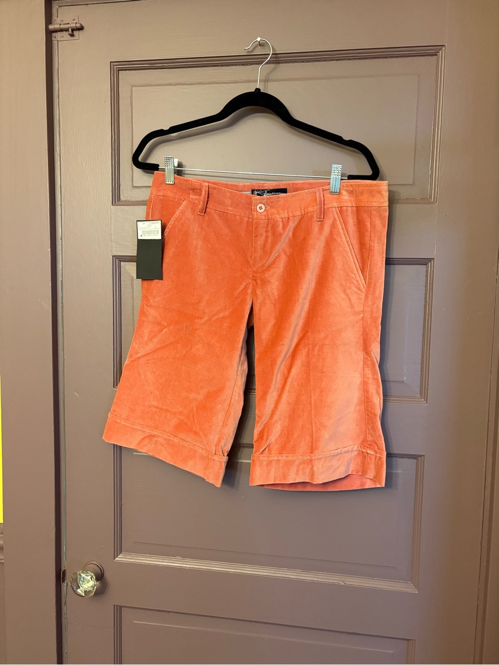 Stradivarius Women’s velour Salmon-colored Bermuda shorts size EU 40/US 8 NWT